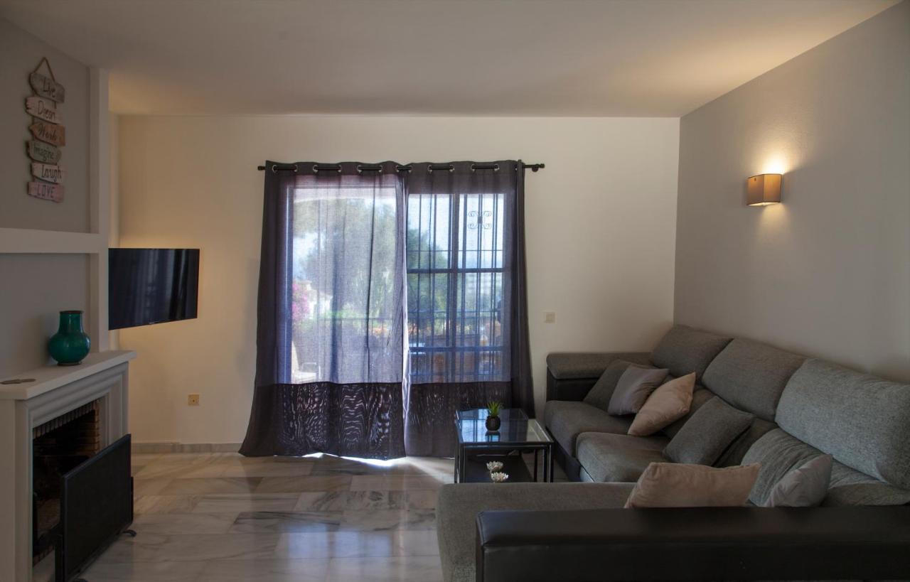 Vila Agradable Adosado Con Piscina La Hidalga Benalmádena Exteriér fotografie
